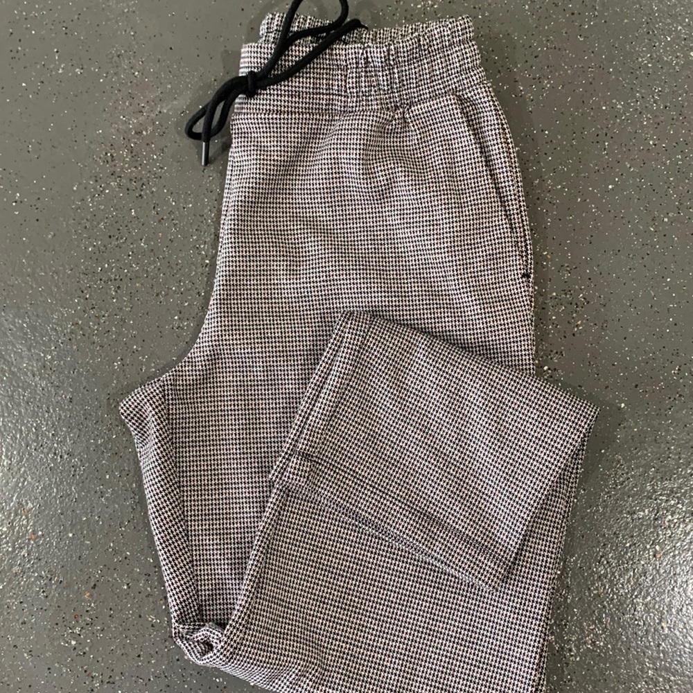 Women’s houndstooth athleisure pants by A New Day in size XS